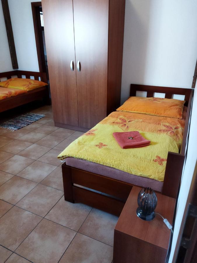 Vinny Sklep A Penzion U Vinohradu Velké Bílovice Extérieur photo